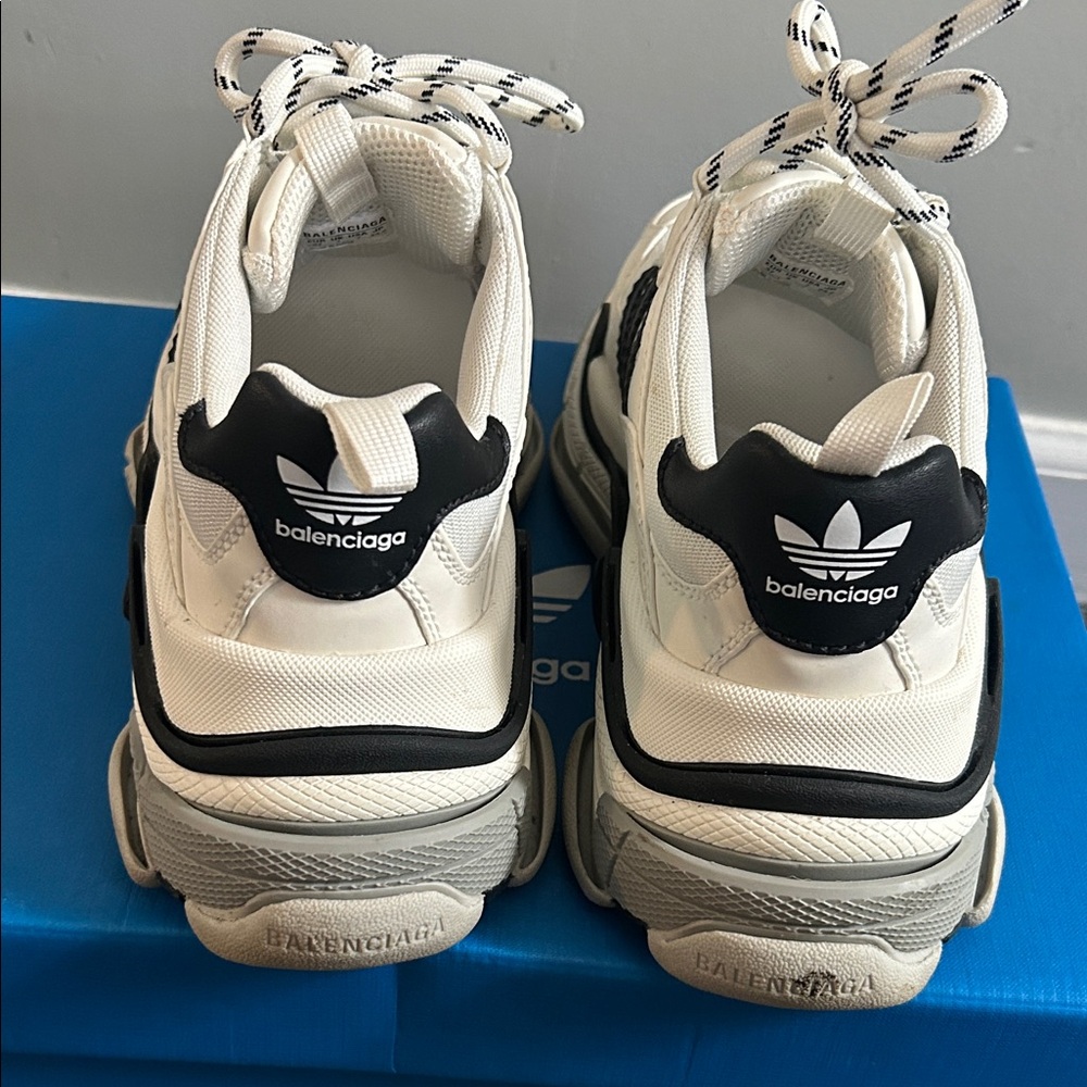 Balenciaga Cream and Black Athletic Shoes - Picture 5 of 8